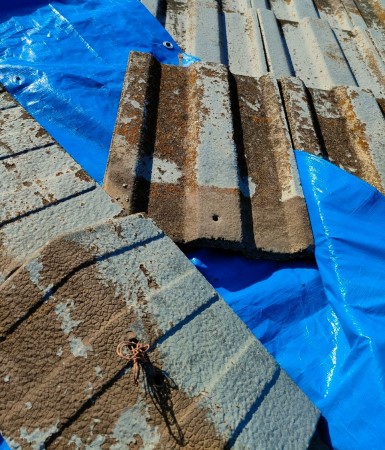 雨漏りの仮養生　ブルーシート